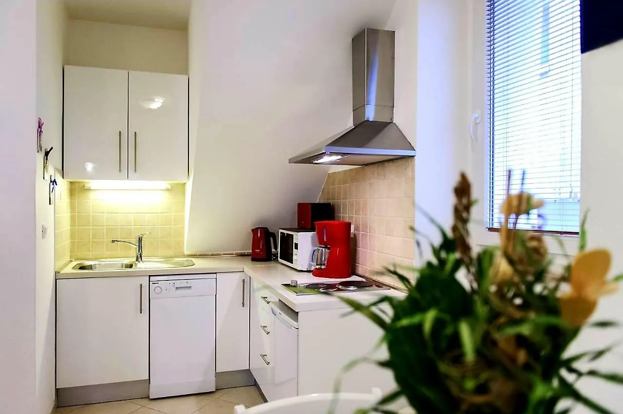 Grand Bedroom Aptm Palace Top Location Split