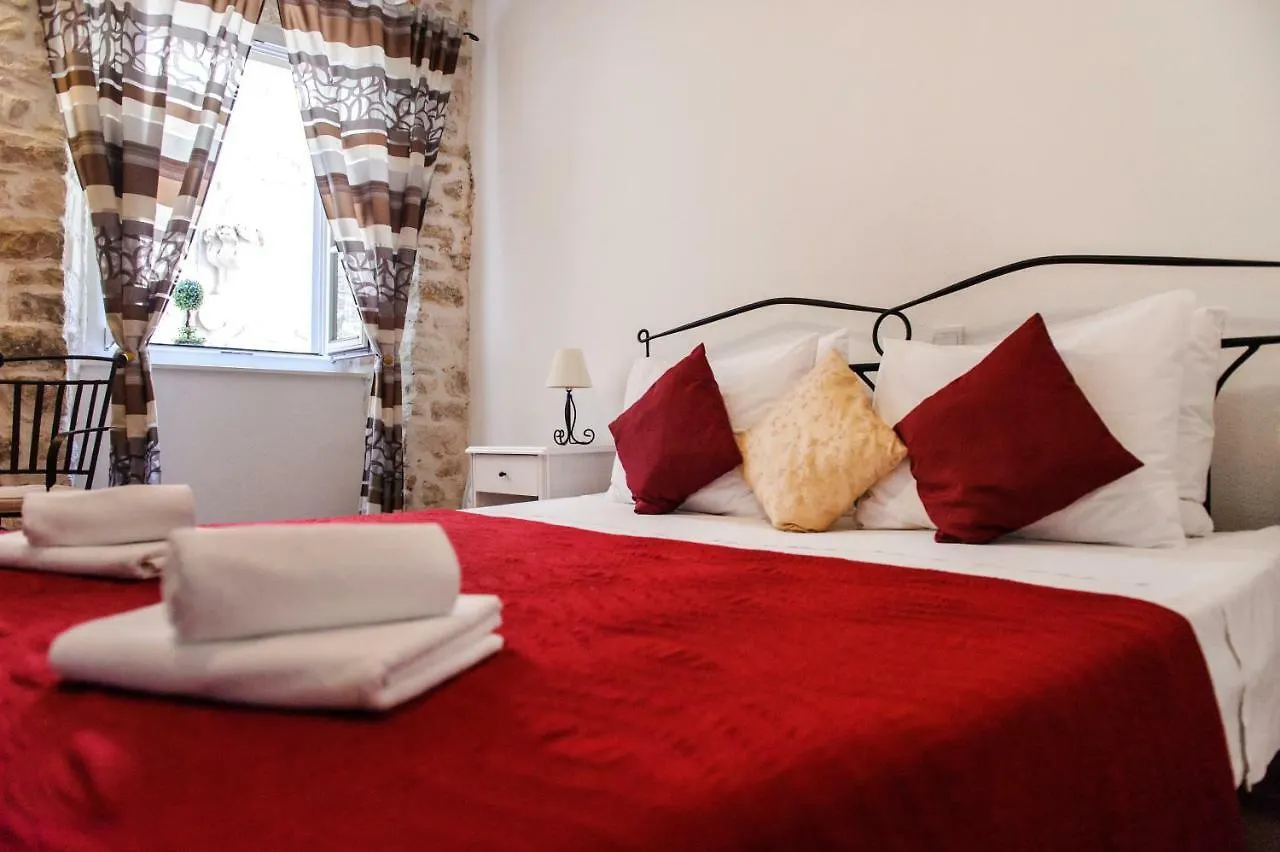 Grand Bedroom Aptm Palace Top Location Split Apartment