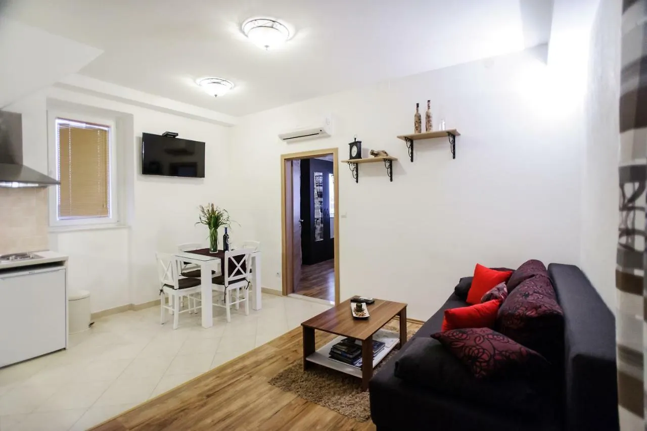 Grand Bedroom Aptm Palace Top Location Split